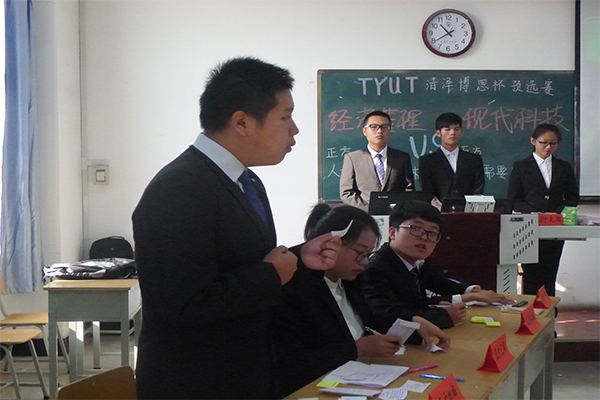 恭贺我院在英国威廉希尔公司“清泽博思杯”辩论赛预选赛中获胜 恭贺我院在英国威廉希尔公司“清泽博思杯”辩论赛预选赛中获胜